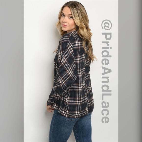 LAST 2️⃣ 🧶NAVY RUST CHECKERED FLANNEL TOP🧶 - Picture 2 of 2
